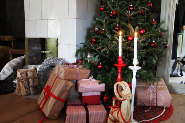 Julklappar och julgran på Skansen