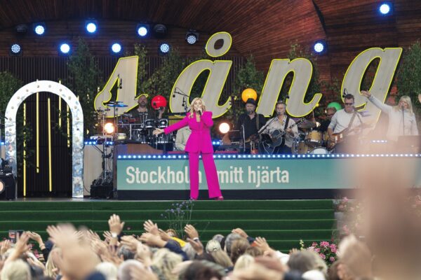Pernilla Wahlgren programleder Allsång på Skansen